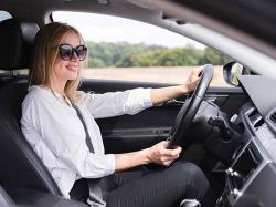 نکات مهم رانندگی برای خانم ها؛ توصیه های ایمنی و آموزشی