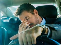 چگونه از خواب‌ آلودگی پشت فرمان جلوگیری کنیم؟