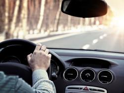 روش صحیح گرفتن فرمان خودرو برای رانندگی بهتر