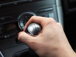 مهارت‌هایی که رانندگی با دنده دستی به شما یاد می‌دهد